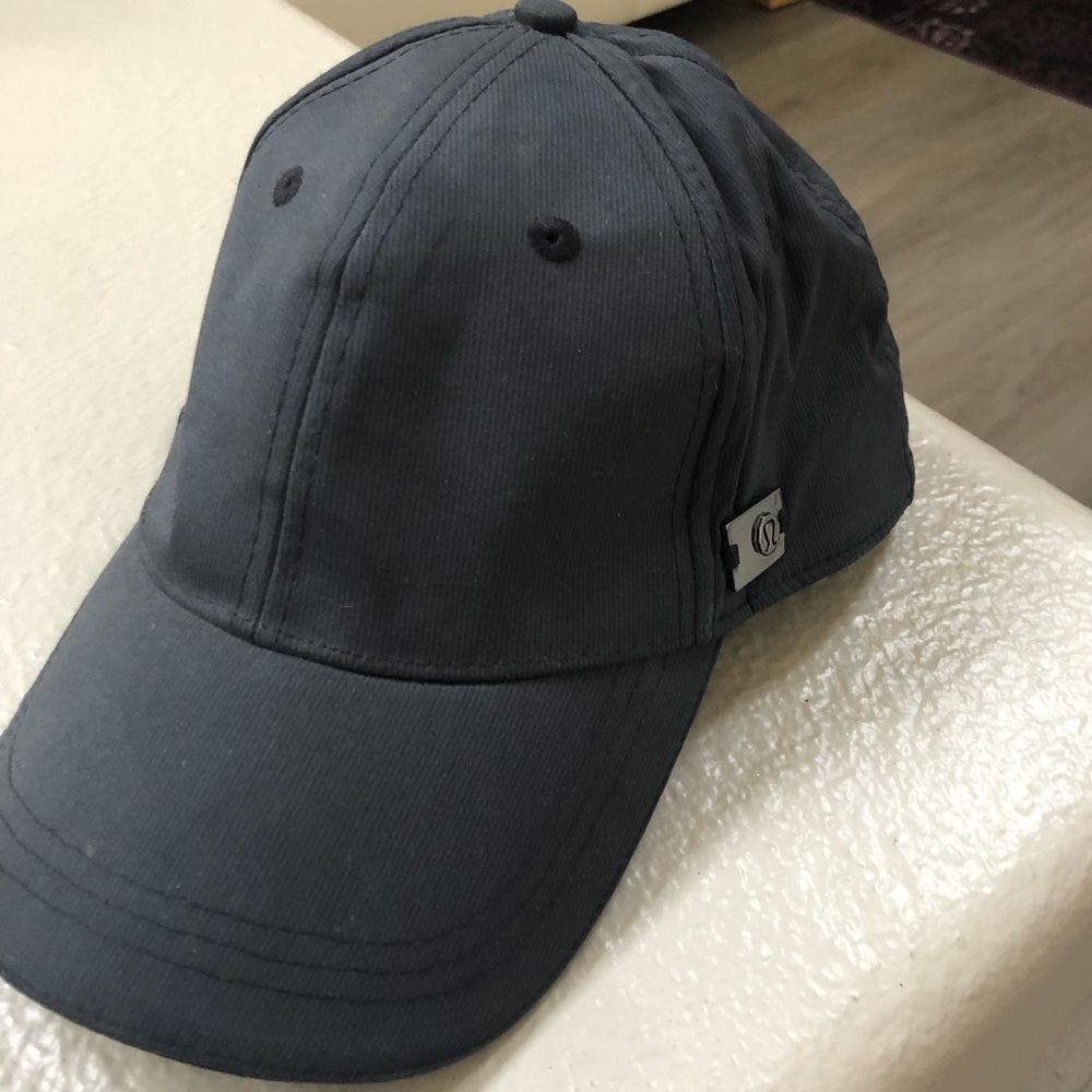 Lululemon black hat